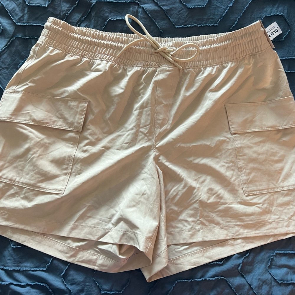 NWT Old Navy High-Rise 5” Inseam StretchTech Shorts